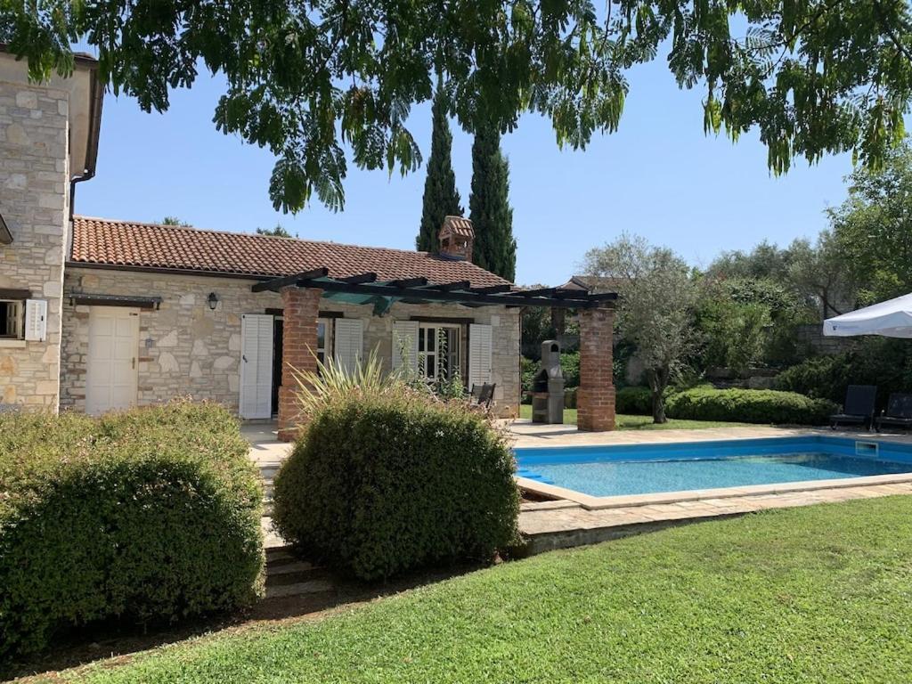 Villa Melissa - Istrisches Steinhaus Mit Pool In Guter Lage Sveti Lovreč Pazenatički Extérieur photo