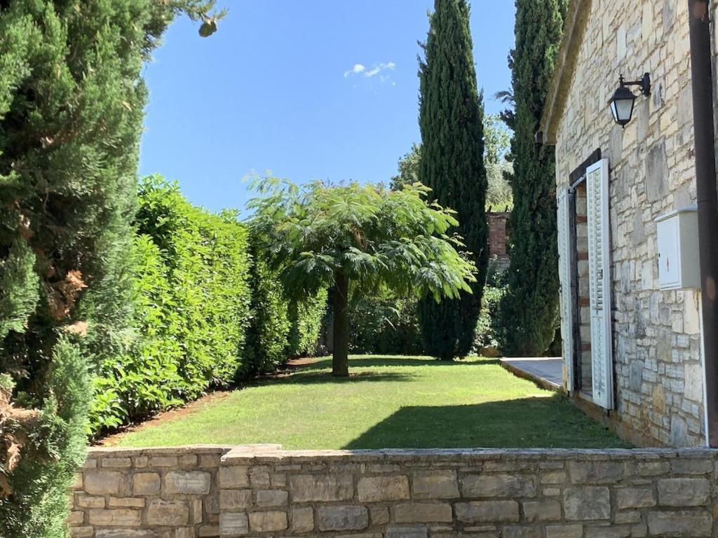 Villa Melissa - Istrisches Steinhaus Mit Pool In Guter Lage Sveti Lovreč Pazenatički Extérieur photo